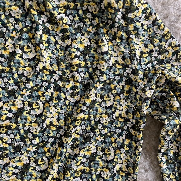 Dark floral turtleneck size small - Picture 3 of 3